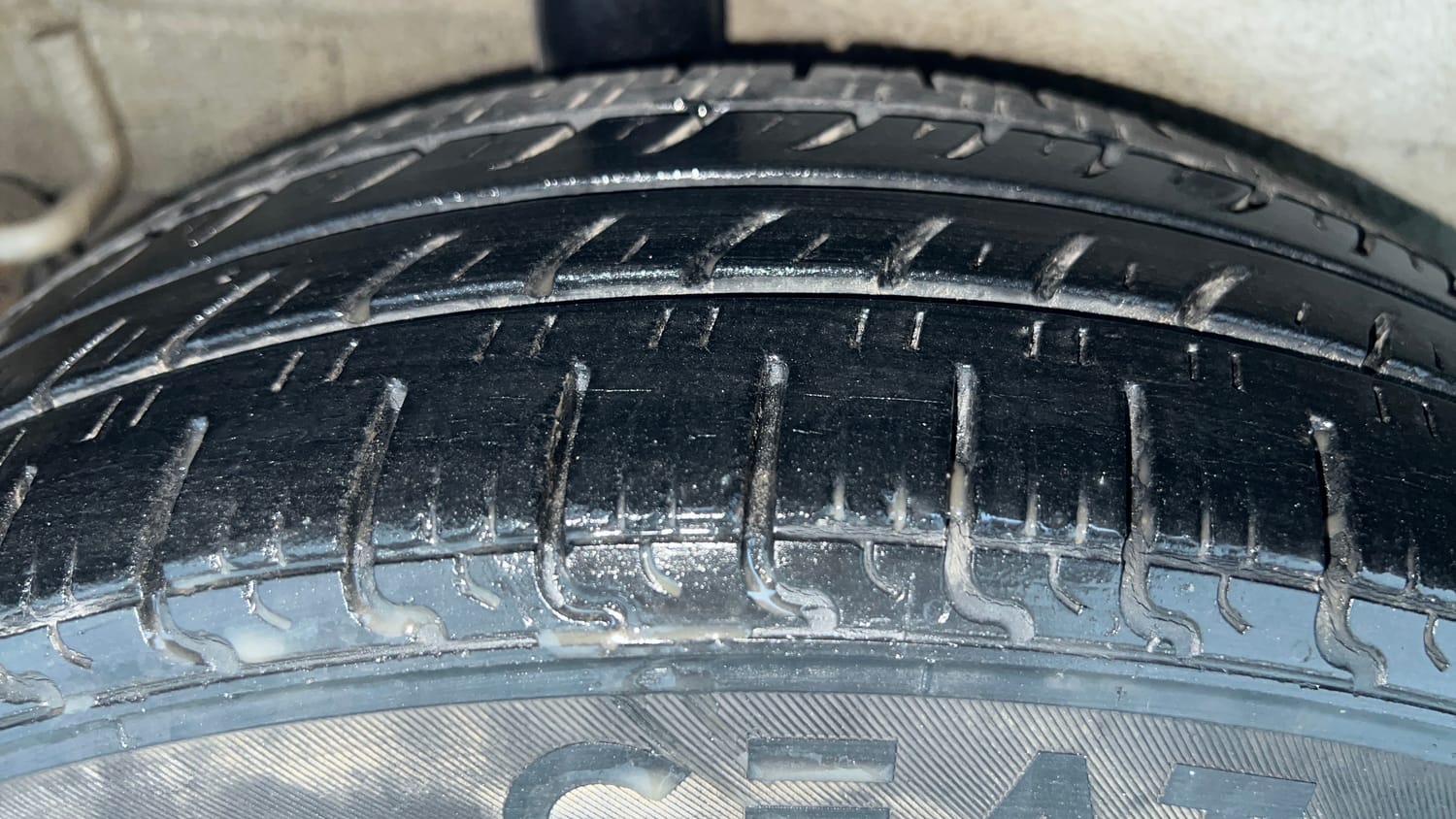 Used 2015 Maruti Suzuki Celerio VXi AMT Petrol Automatic tyres RIGHT REAR TYRE TREAD VIEW