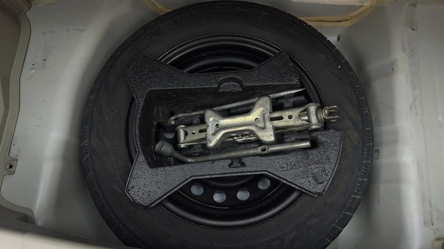 Used 2015 Maruti Suzuki Celerio VXi AMT Petrol Automatic tyres SPARE TYRE VIEW