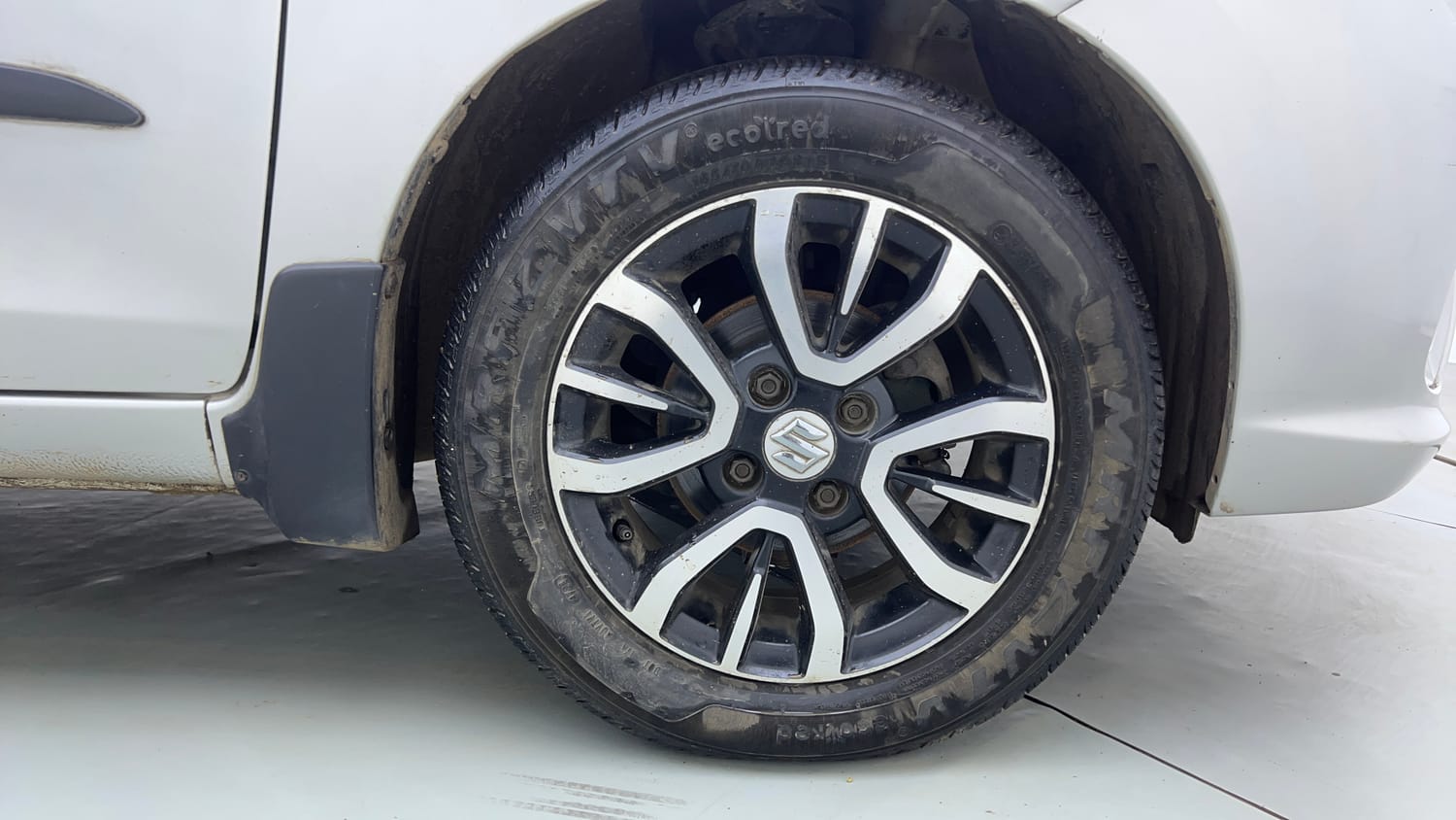 Used 2021 Maruti Suzuki Celerio VXi AMT Petrol Automatic tyres RIGHT FRONT TYRE RIM VIEW