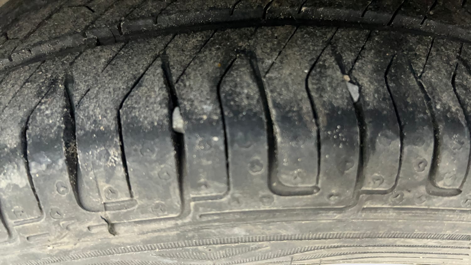 Used 2017 maruti-suzuki Alto K10 VXi (O) AMT Petrol Automatic tyres RIGHT REAR TYRE TREAD VIEW