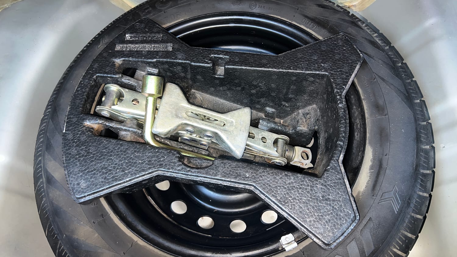 Used 2021 Maruti Suzuki Celerio VXi AMT Petrol Automatic tyres SPARE TYRE VIEW