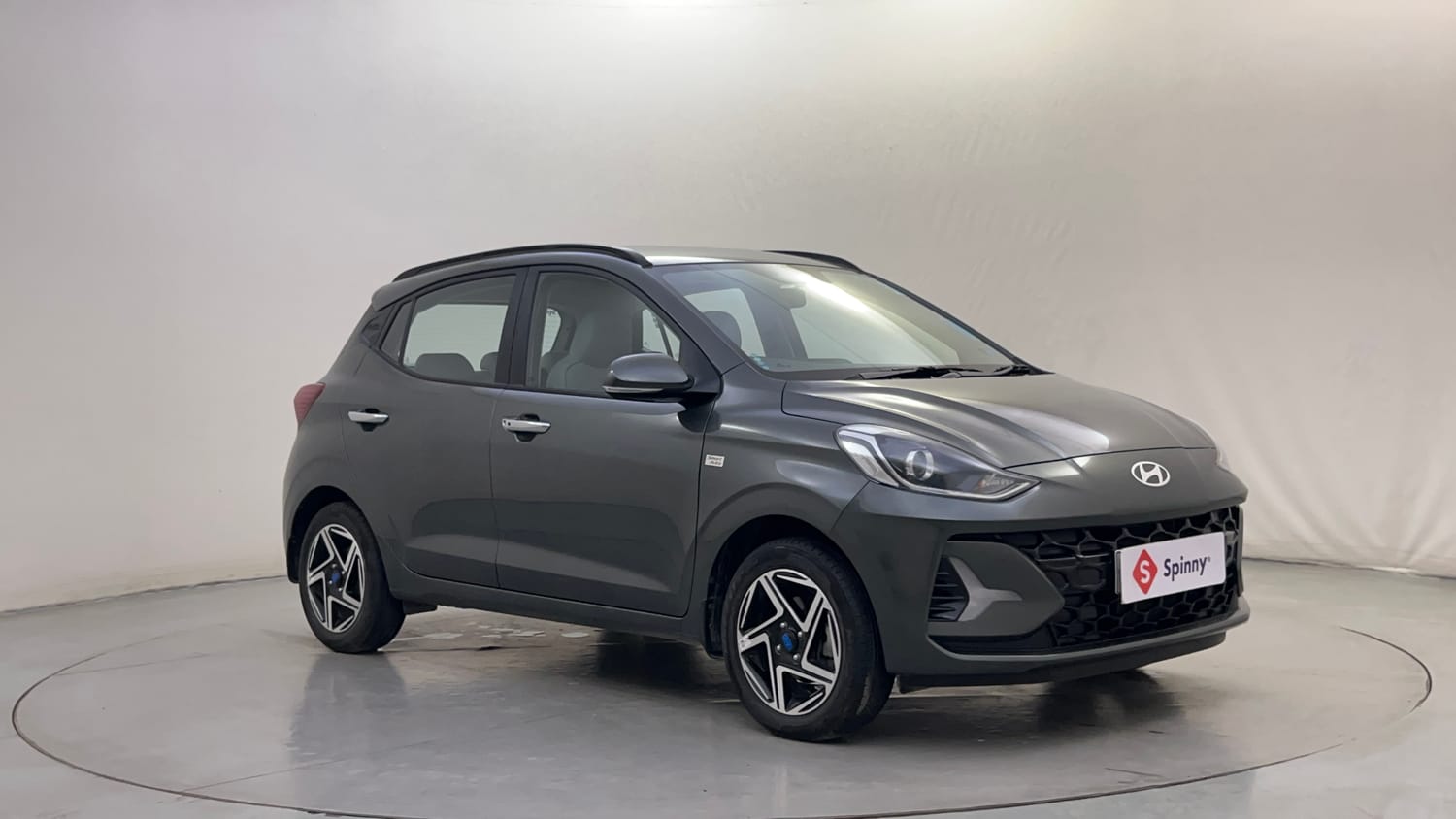 Used 2025 Hyundai Grand i10 Nios Asta 1.2 Kappa AMT Petrol Automatic exterior RIGHT FRONT CORNER VIEW