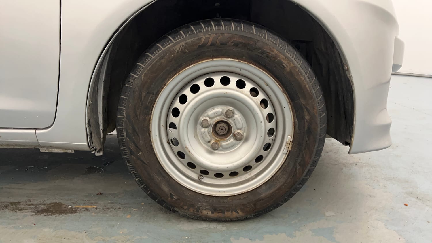 Used 2014 Honda Amaze 1.2 EX i-VTEC Petrol Manual tyres RIGHT FRONT TYRE RIM VIEW