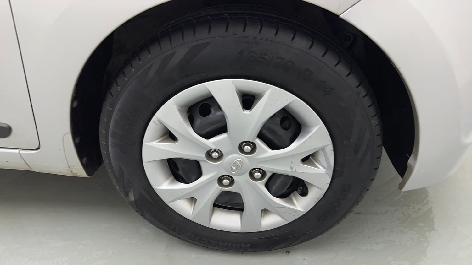 Used 2017 Hyundai Grand i10 Sportz 1.2 Kappa VTVT Petrol Manual tyres RIGHT FRONT TYRE RIM VIEW