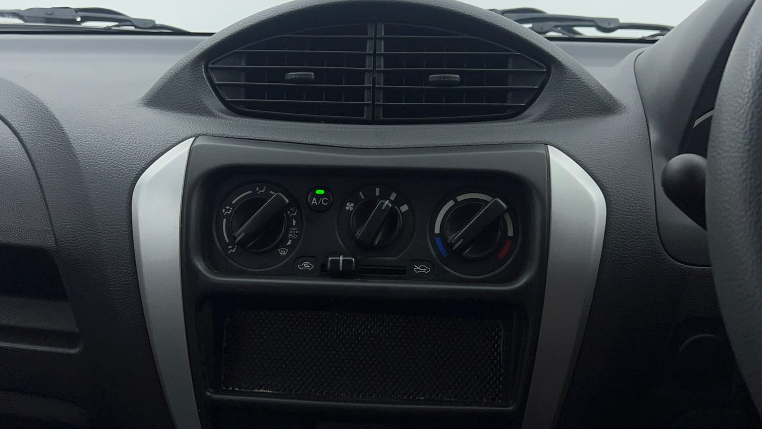 Used 2017 Maruti Suzuki Alto 800 LXi Petrol Manual interior MUSIC SYSTEM & AC CONTROL VIEW