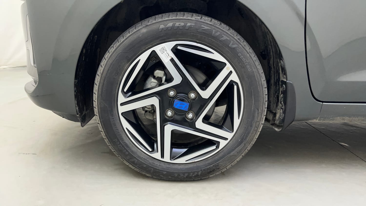 Used 2025 Hyundai Grand i10 Nios Asta 1.2 Kappa AMT Petrol Automatic tyres LEFT FRONT TYRE RIM VIEW