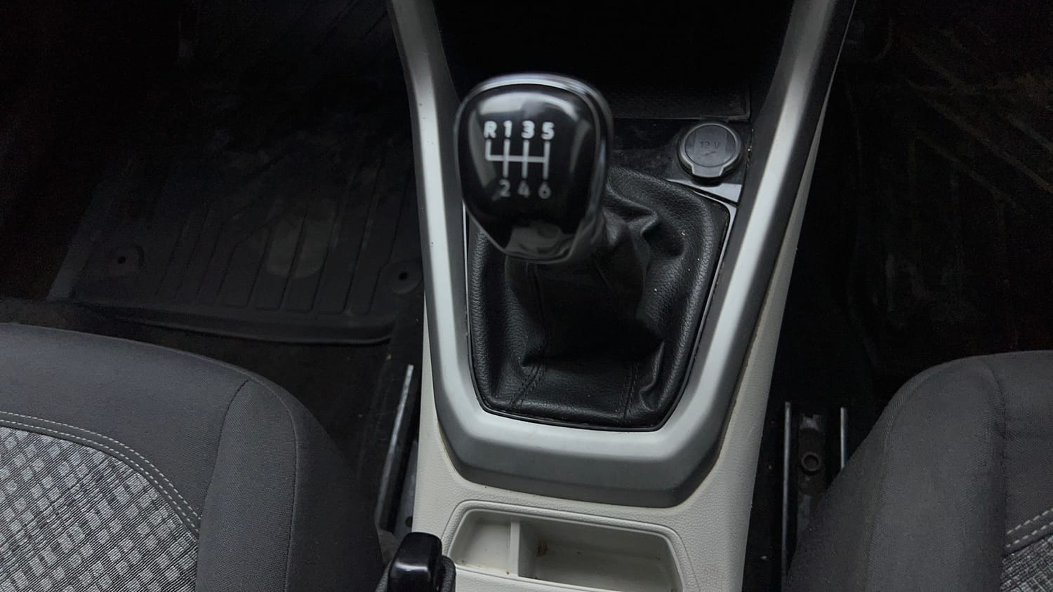 Used 2022 Volkswagen Taigun Highline 1.0 TSI MT Petrol Manual interior GEAR  KNOB VIEW
