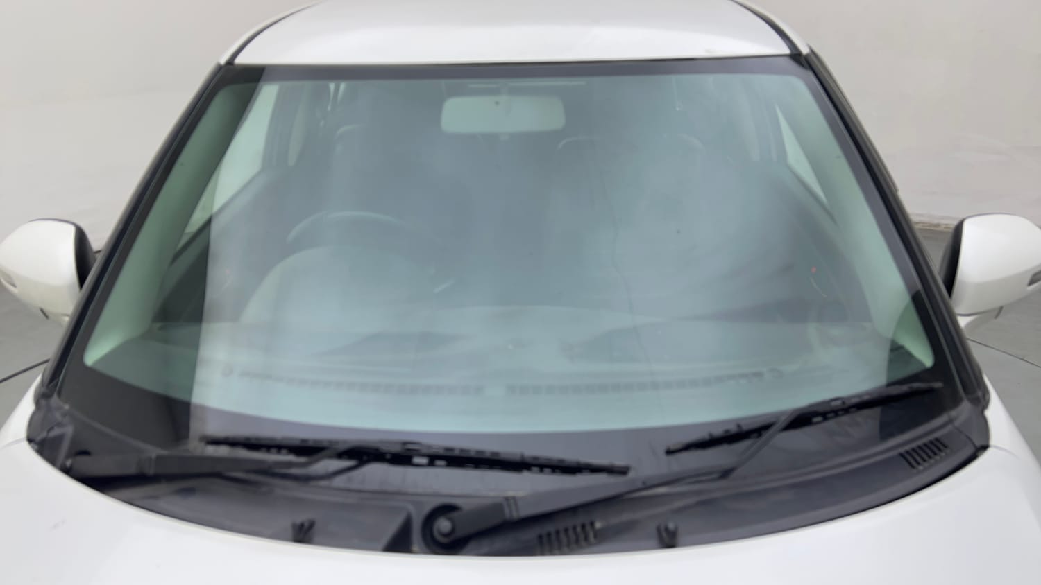 Used 2015 Maruti Suzuki Swift ZXi Petrol Manual exterior FRONT WINDSHIELD VIEW