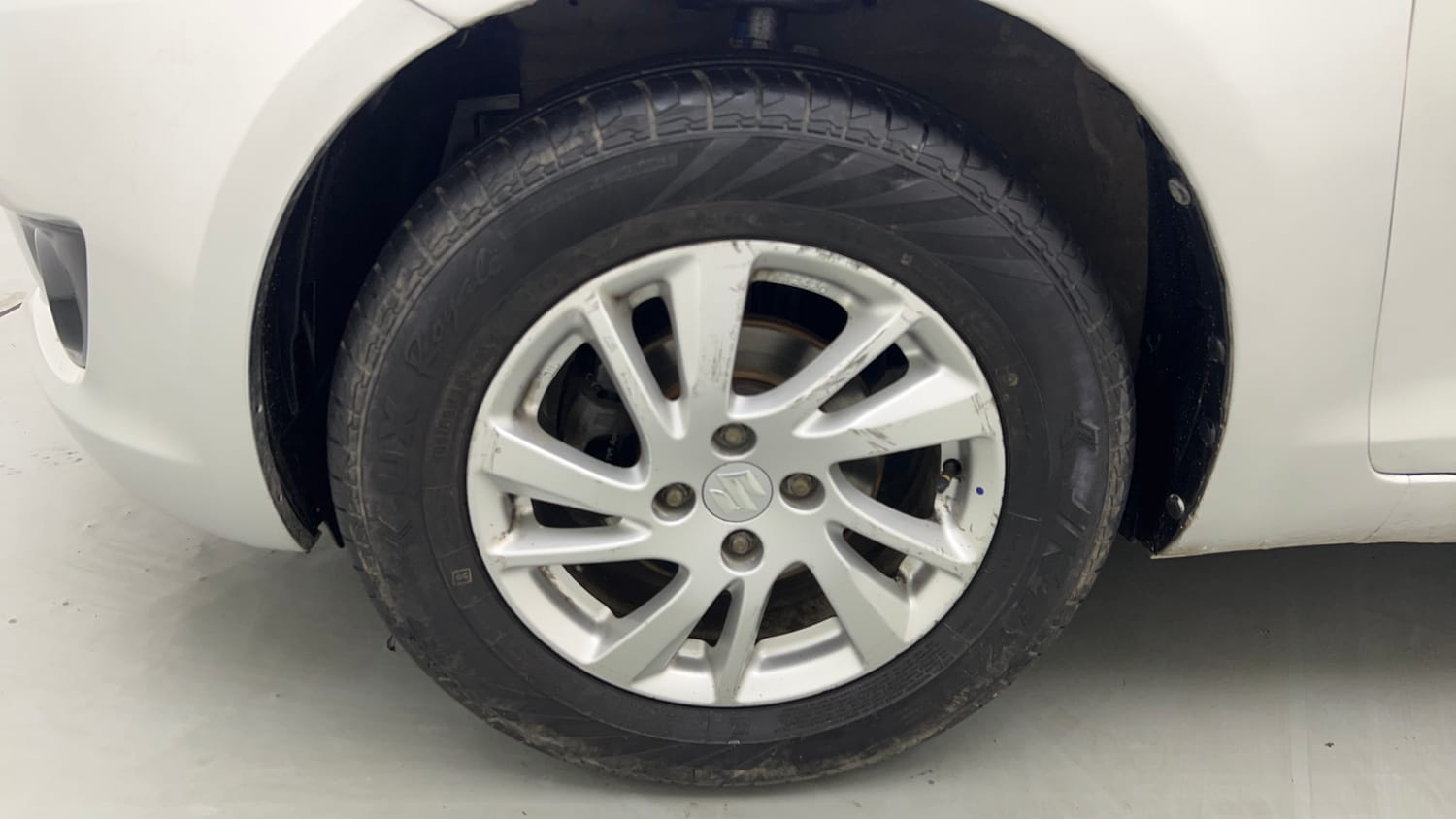 Used 2014 Maruti Suzuki Swift ZXi Petrol Manual tyres LEFT FRONT TYRE RIM VIEW