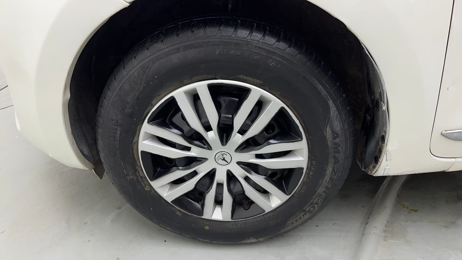 Used 2023 Maruti Suzuki Swift VXi Petrol Manual tyres LEFT FRONT TYRE RIM VIEW