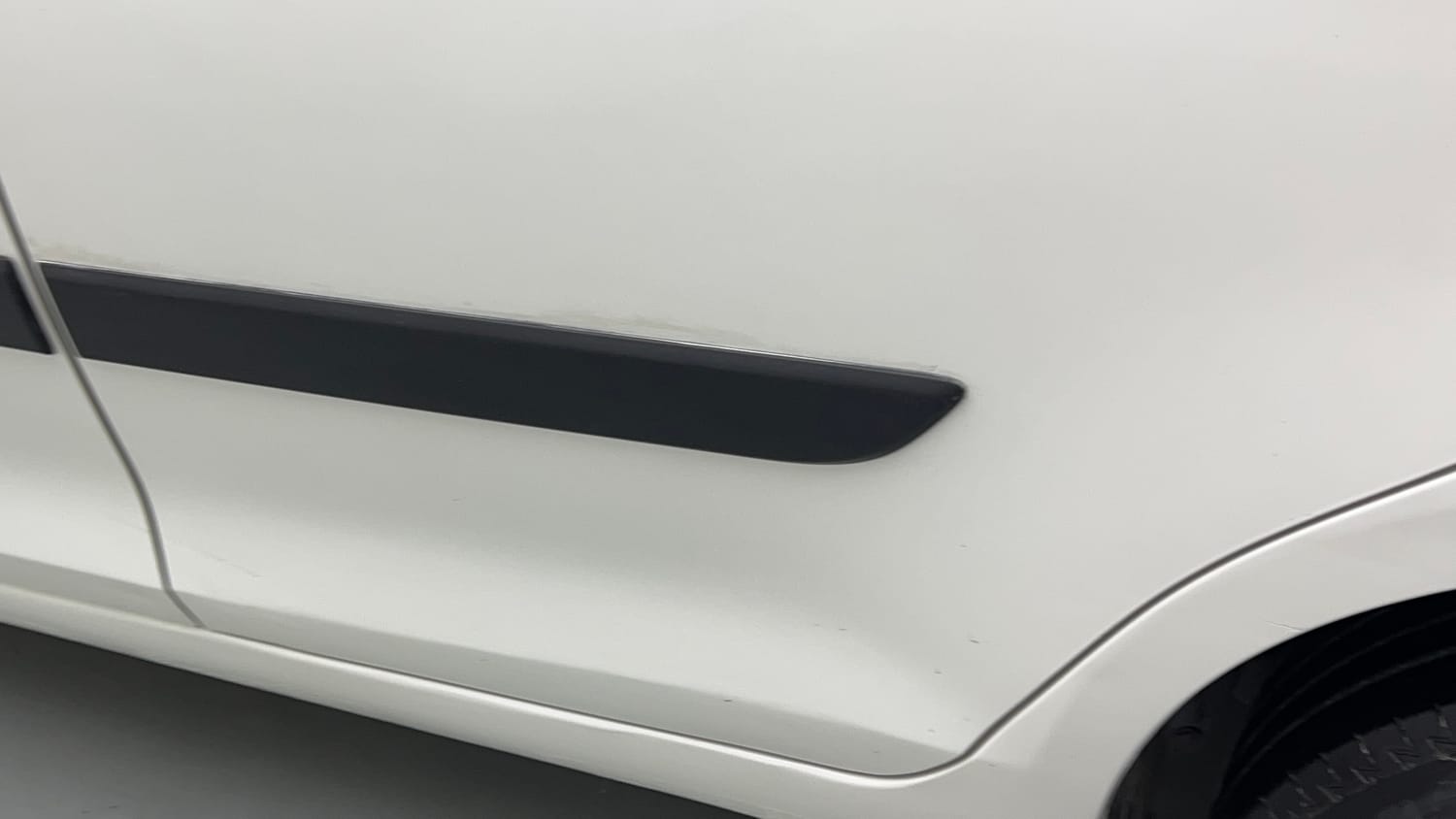 Used 2015 Maruti Suzuki Swift ZXi Petrol Manual dents MINOR SCRATCH
