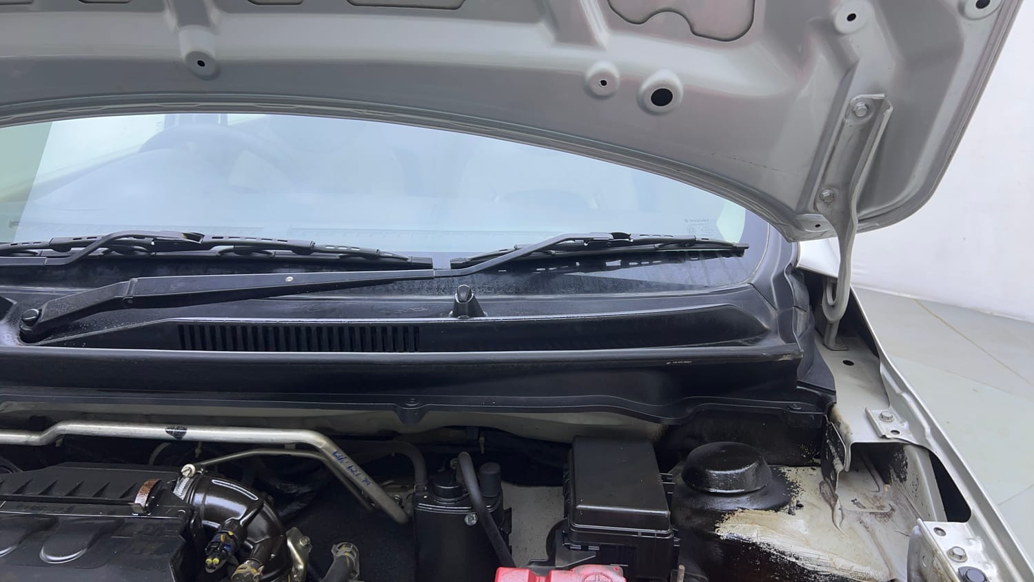 Used 2021 Maruti Suzuki Celerio VXi AMT Petrol Automatic engine ENGINE LEFT SIDE HINGE & APRON VIEW
