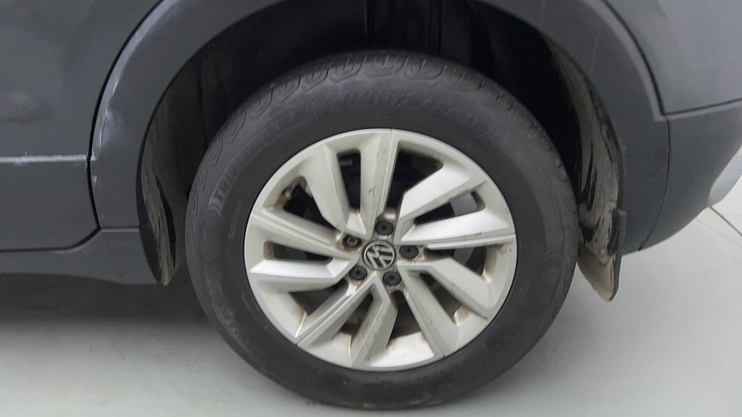 Used 2022 Volkswagen Taigun Highline 1.0 TSI MT Petrol Manual tyres LEFT REAR TYRE RIM VIEW