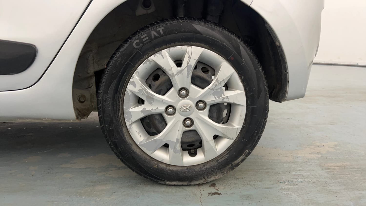Used 2015 Hyundai Grand i10 Magna 1.2 Kappa VTVT Petrol Manual tyres LEFT REAR TYRE RIM VIEW