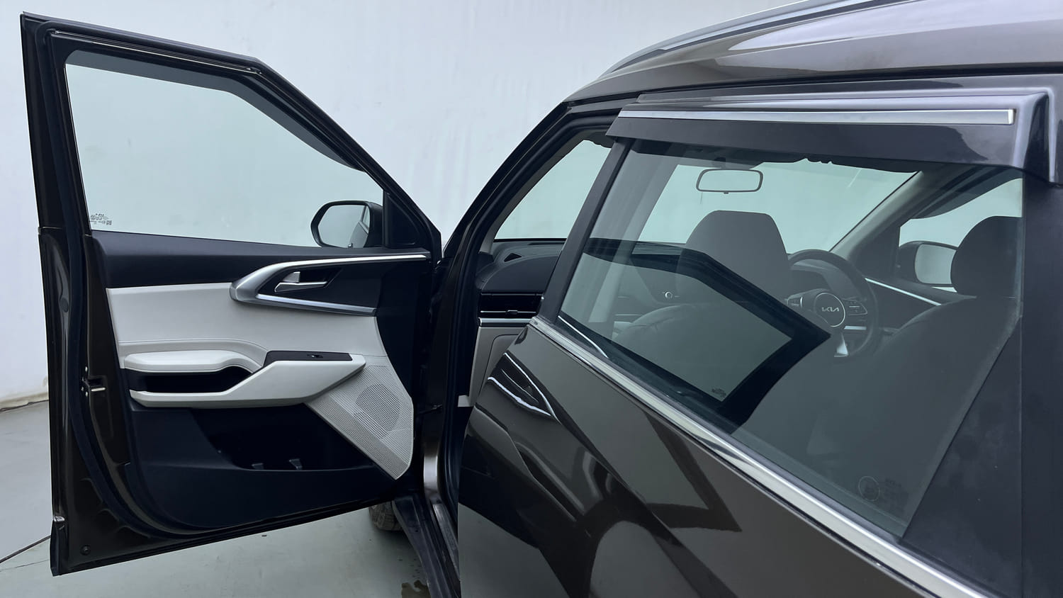 Used 2022 Kia Carens Prestige Plus 1.5 Diesel MT 7 STR Diesel Manual interior LEFT FRONT DOOR OPEN VIEW
