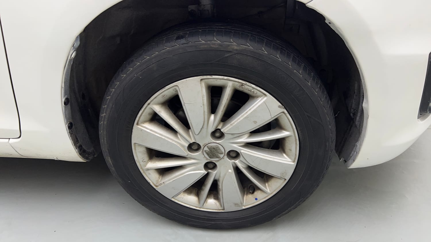 Used 2015 Maruti Suzuki Swift ZXi Petrol Manual tyres RIGHT FRONT TYRE RIM VIEW
