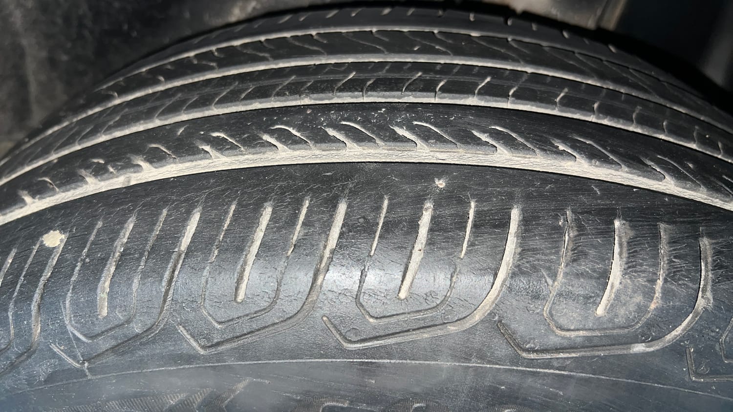 Used 2022 Volkswagen Taigun Highline 1.0 TSI MT Petrol Manual tyres LEFT REAR TYRE TREAD VIEW