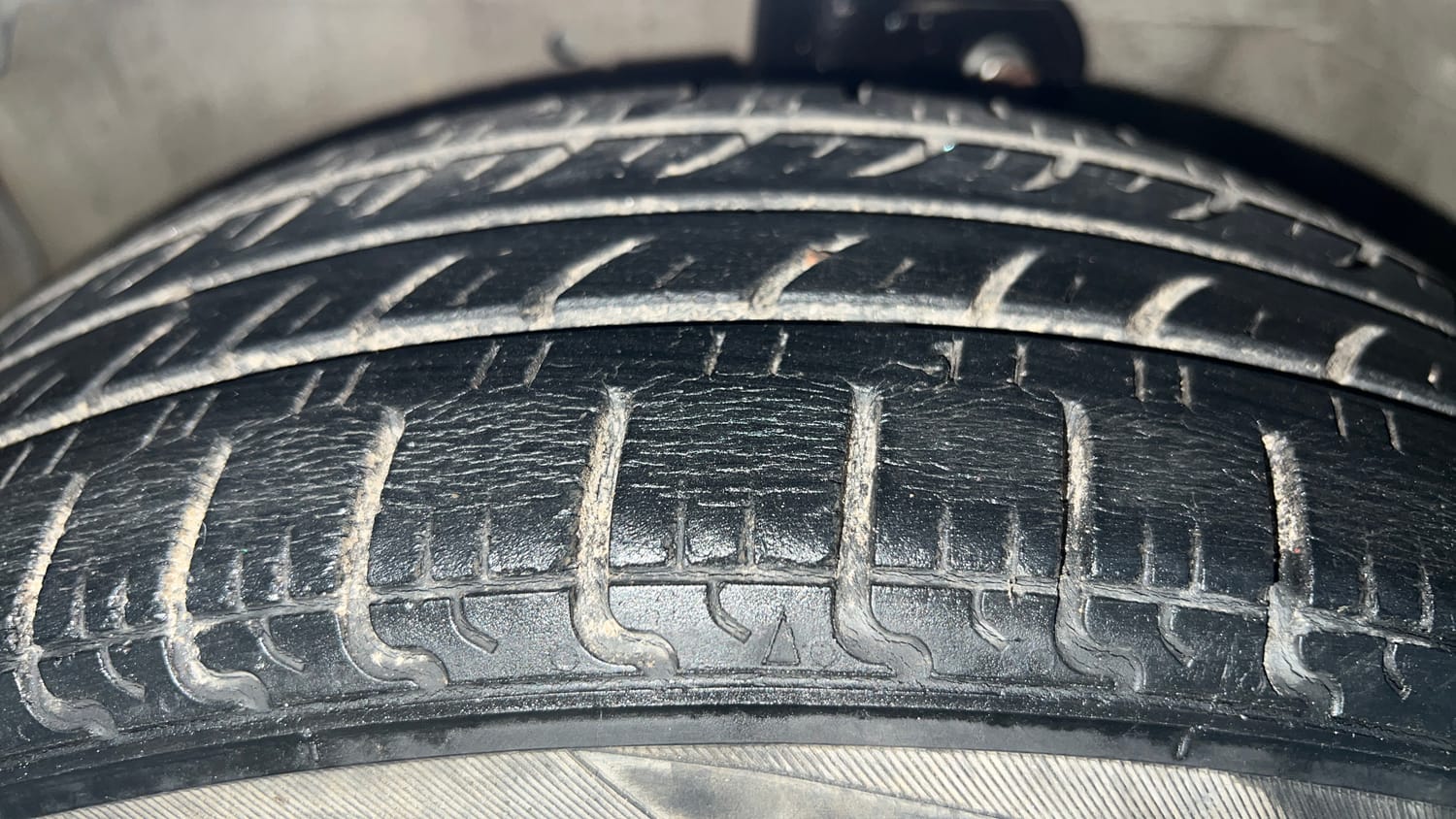 Used 2015 Maruti Suzuki Celerio VXi AMT Petrol Automatic tyres LEFT FRONT TYRE TREAD VIEW