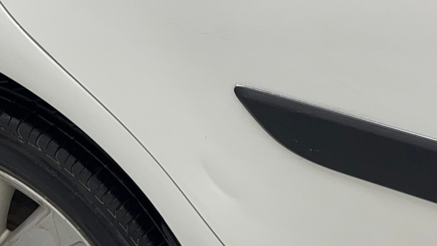Used 2015 Maruti Suzuki Swift ZXi Petrol Manual dents MINOR DENT