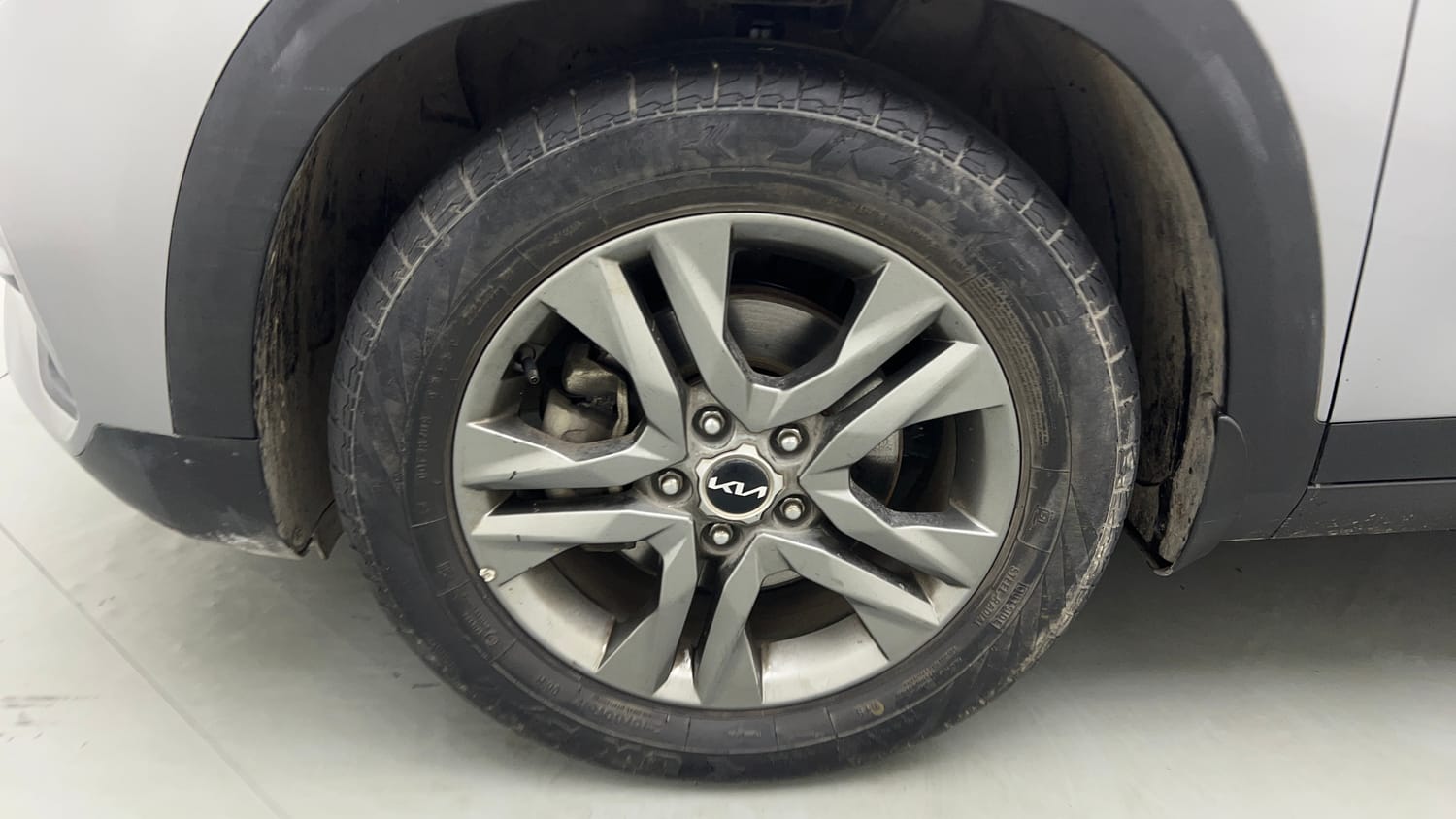 Used 2022 kia Seltos HTX 1.5 IVT Petrol Automatic tyres LEFT FRONT TYRE RIM VIEW