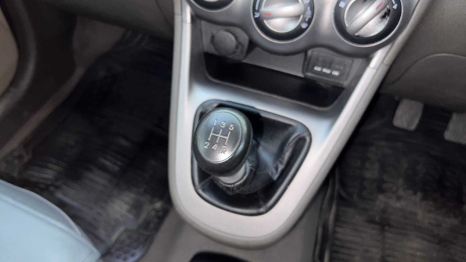 Used 2013 Hyundai i10 Sportz 1.2 Kappa2 Petrol Manual interior GEAR  KNOB VIEW