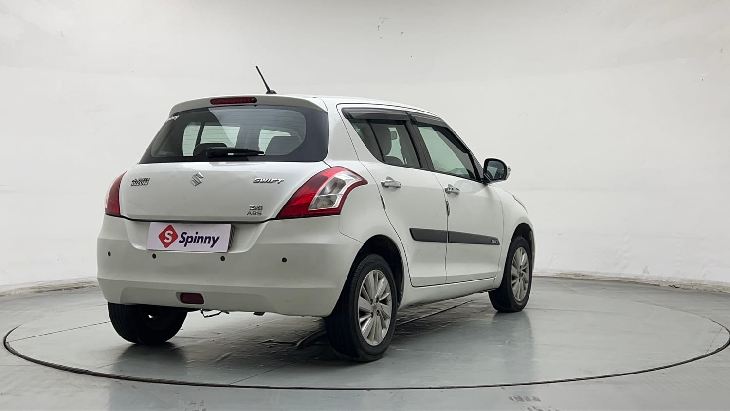 Used 2015 Maruti Suzuki Swift ZXi Petrol Manual exterior RIGHT REAR CORNER VIEW