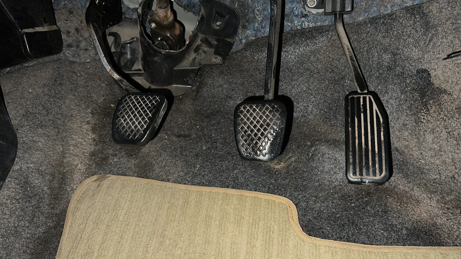 Used 2014 Honda Amaze 1.2 EX i-VTEC Petrol Manual interior PEDALS VIEW