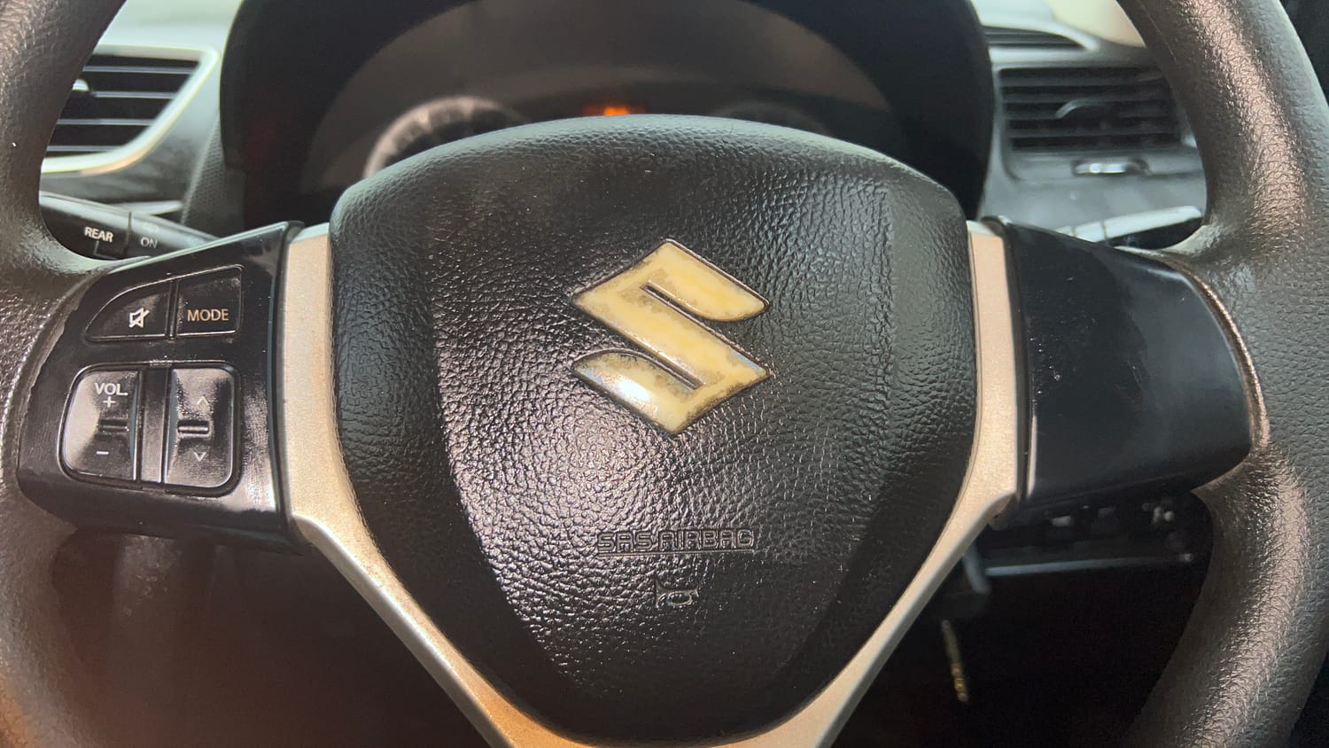 Used 2014 Maruti Suzuki Swift ZXi Petrol Manual top_features Steering mounted controls