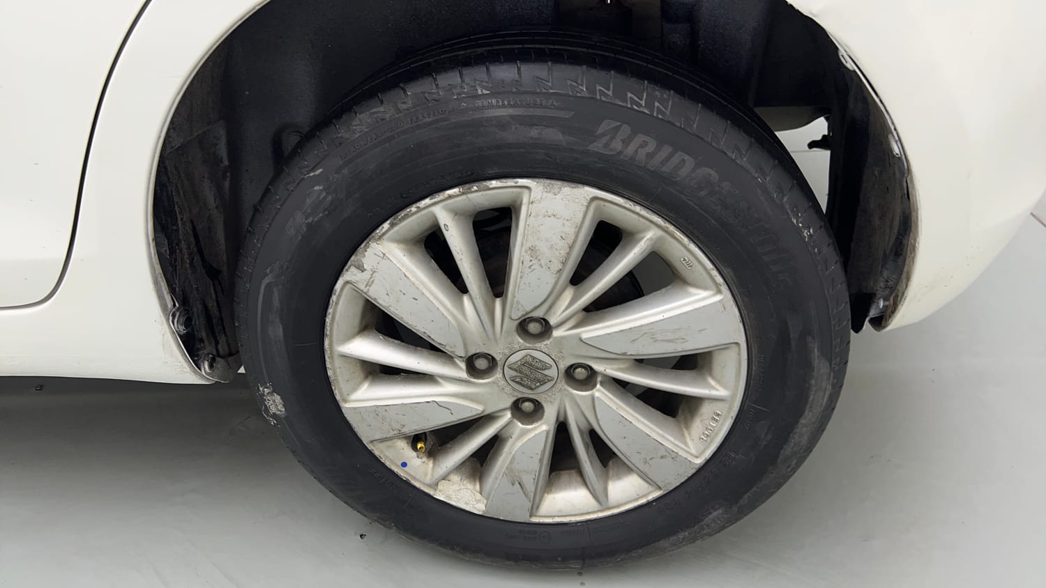 Used 2015 Maruti Suzuki Swift ZXi Petrol Manual tyres LEFT REAR TYRE RIM VIEW