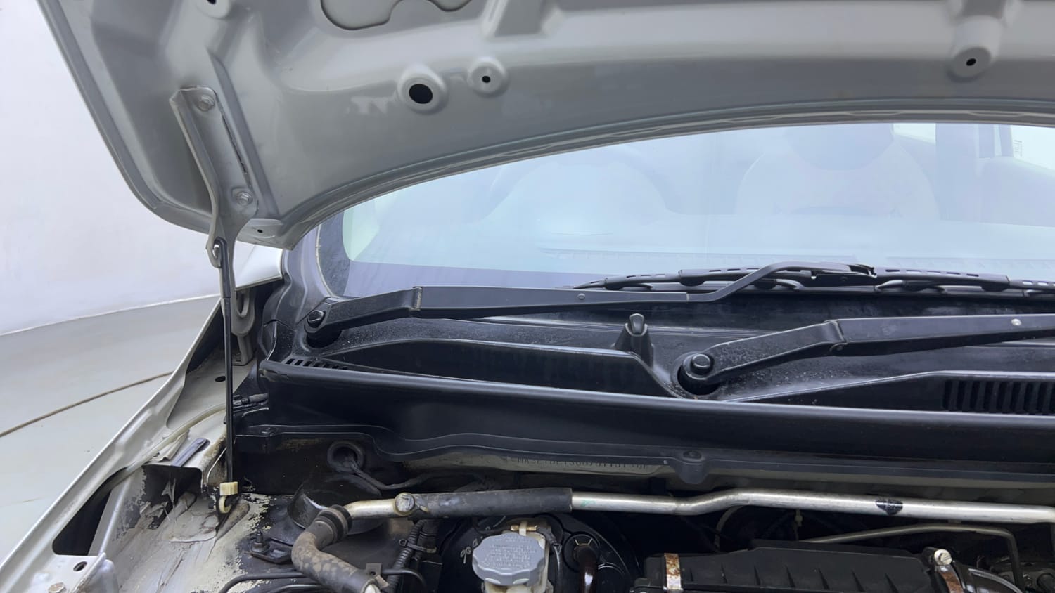 Used 2021 Maruti Suzuki Celerio VXi AMT Petrol Automatic engine ENGINE RIGHT SIDE HINGE & APRON VIEW