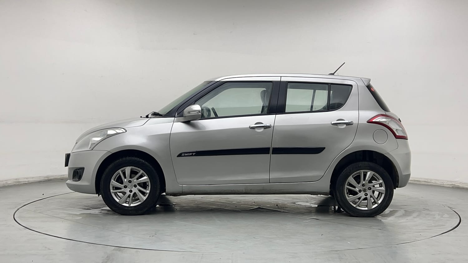 Used 2014 Maruti Suzuki Swift ZXi Petrol Manual exterior LEFT SIDE VIEW