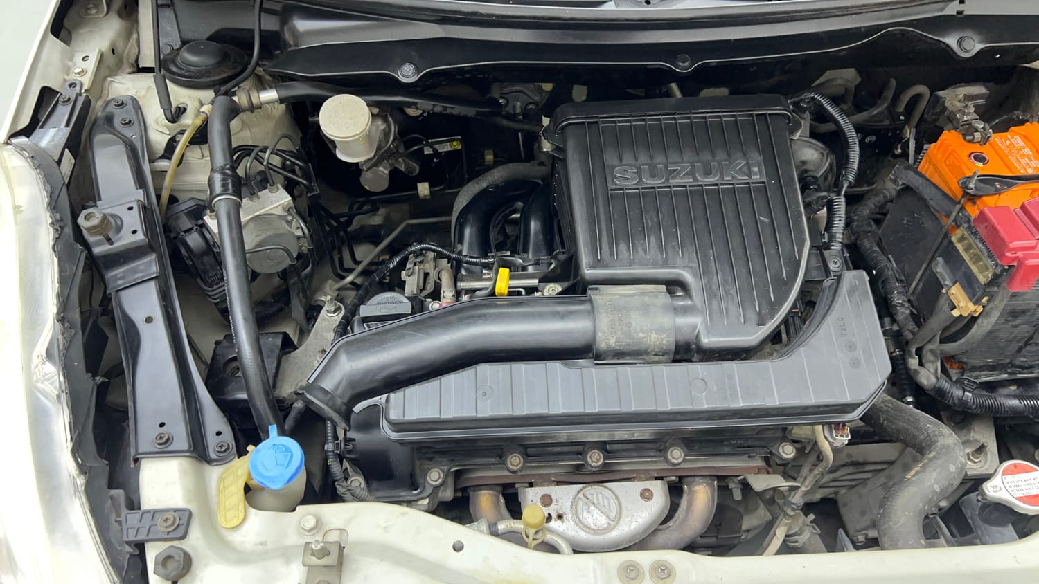 Used 2015 Maruti Suzuki Swift ZXi Petrol Manual engine ENGINE RIGHT SIDE VIEW