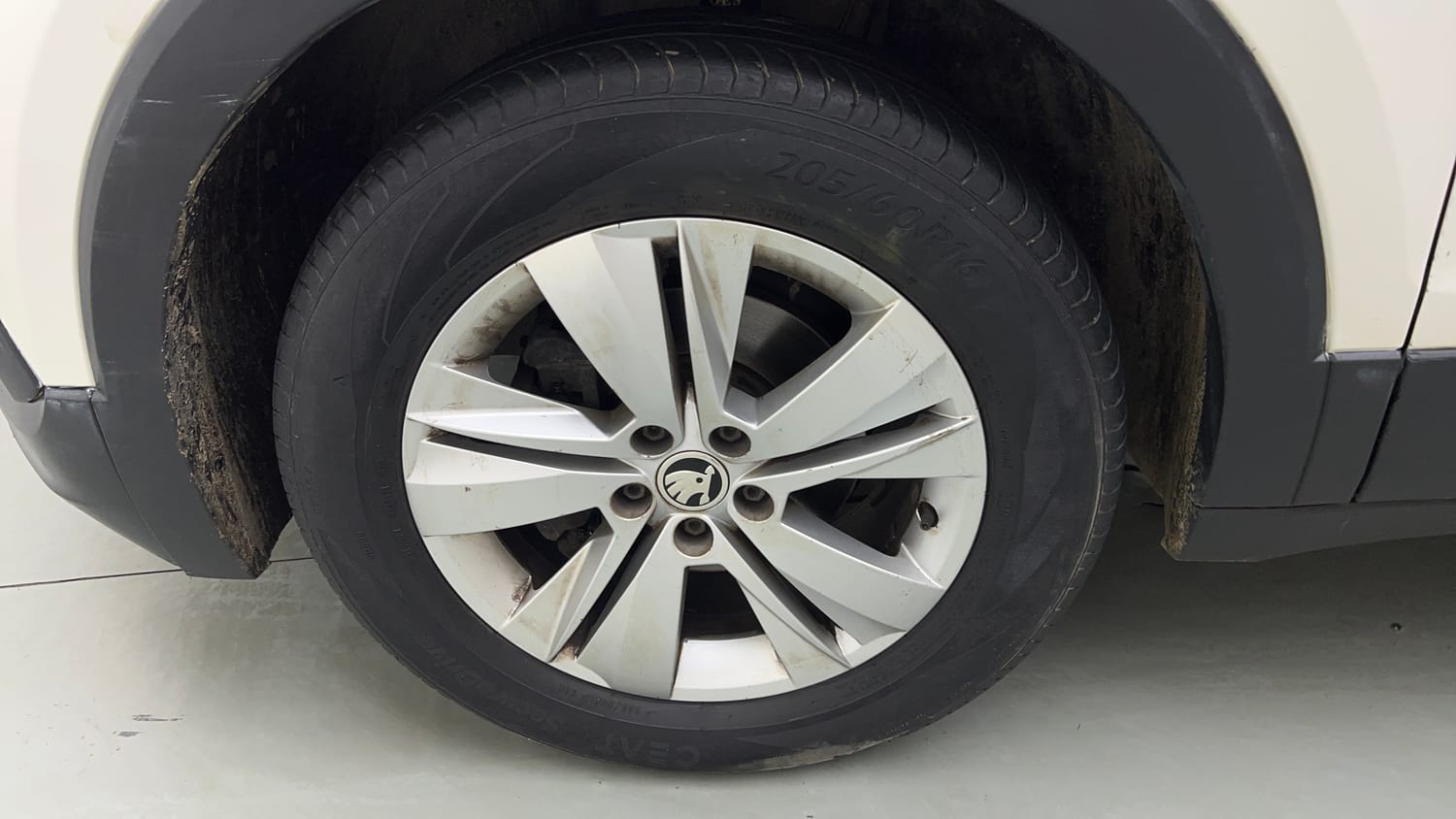 Used 2023 Skoda Kushaq Ambition 1.0L TSI MT Petrol Manual tyres LEFT FRONT TYRE RIM VIEW