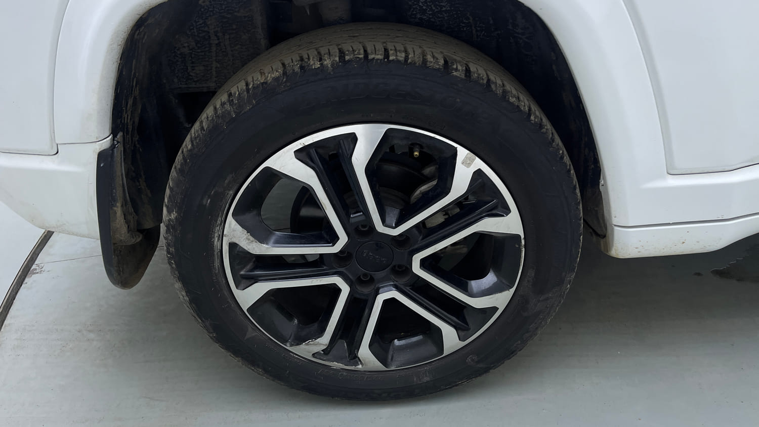 Used 2022 Jeep Compass Model S (O) Diesel 4x4 AT Diesel Automatic tyres RIGHT REAR TYRE RIM VIEW