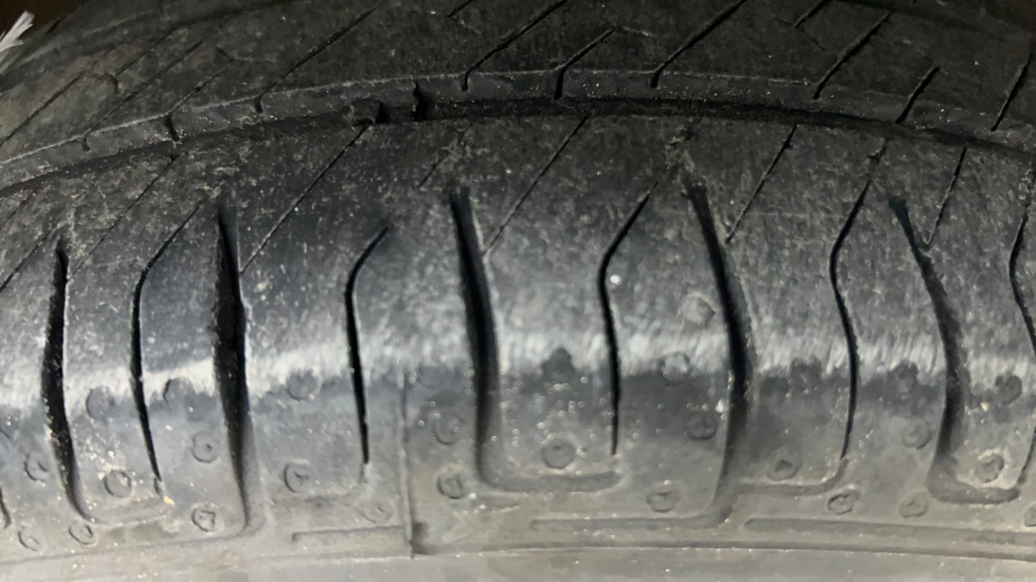 Used 2017 maruti-suzuki Alto K10 VXi (O) AMT Petrol Automatic tyres RIGHT FRONT TYRE TREAD VIEW