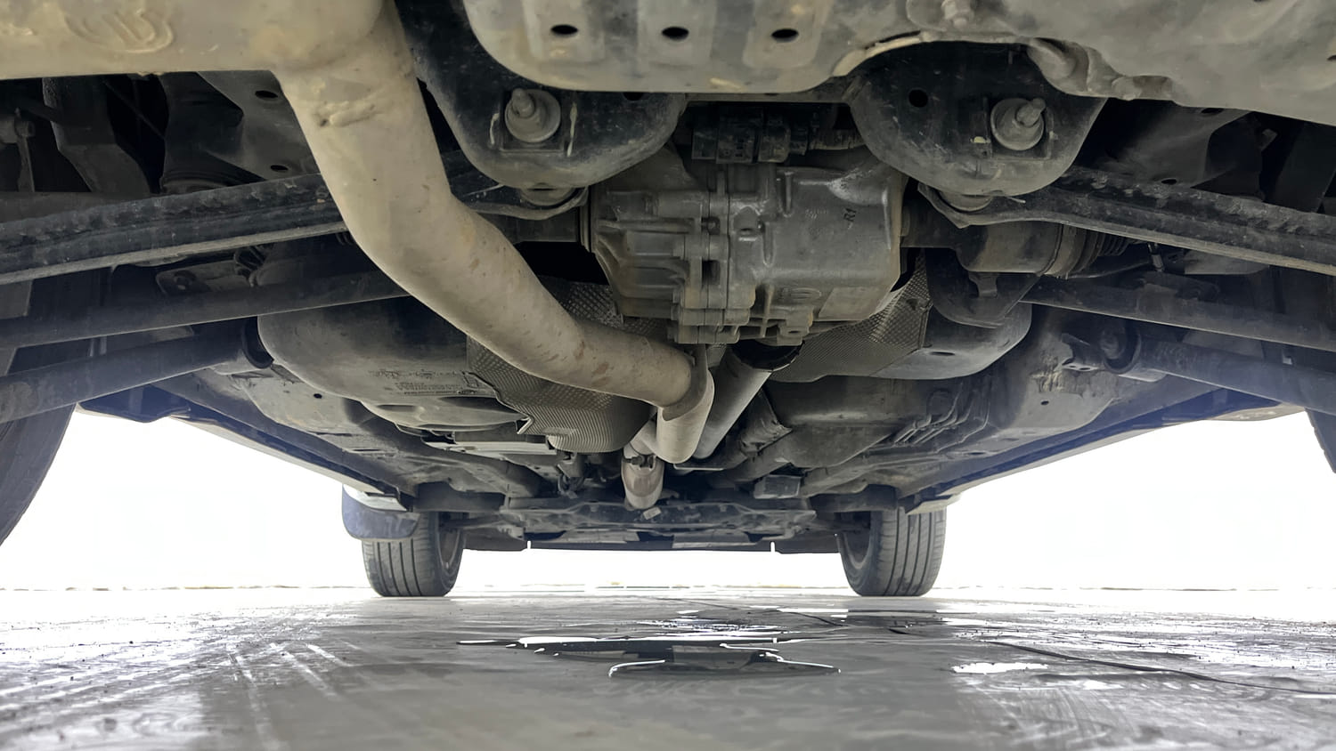 Used 2022 Jeep Compass Model S (O) Diesel 4x4 AT Diesel Automatic extra REAR UNDERBODY VIEW (TAKEN FROM REAR)