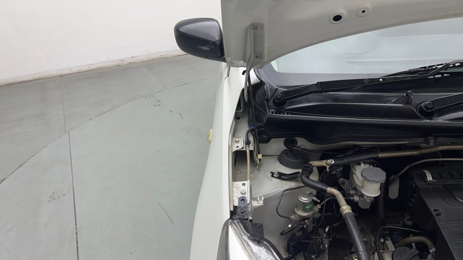 Used 2015 Maruti Suzuki Celerio VXi AMT Petrol Automatic engine ENGINE RIGHT SIDE HINGE & APRON VIEW