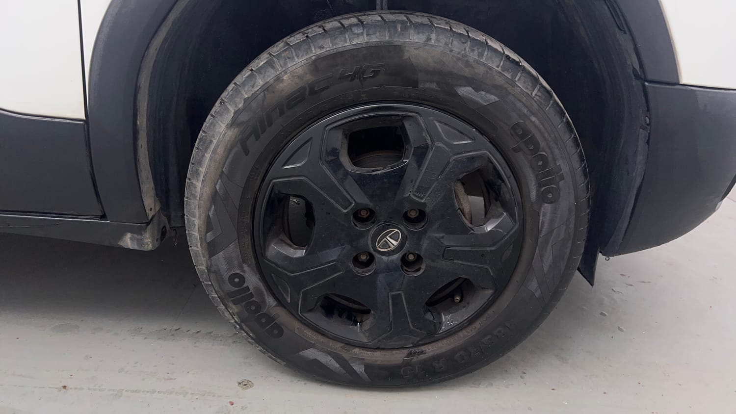 Used 2023 Tata Punch Accomplished AMT Petrol Automatic tyres RIGHT FRONT TYRE RIM VIEW
