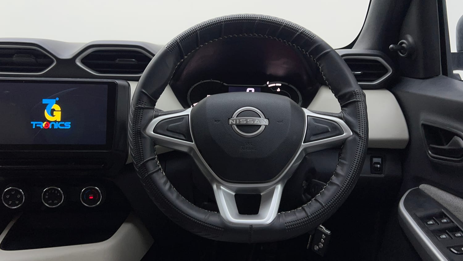 Used 2024 Nissan Magnite XE Petrol Manual interior STEERING VIEW