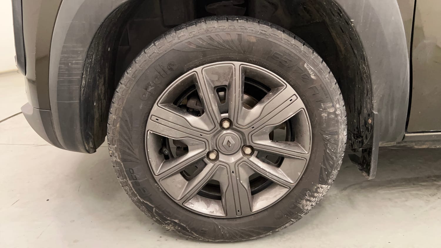 Used 2021 Renault Kwid CLIMBER 1.0 (O) Petrol Manual tyres LEFT FRONT TYRE RIM VIEW
