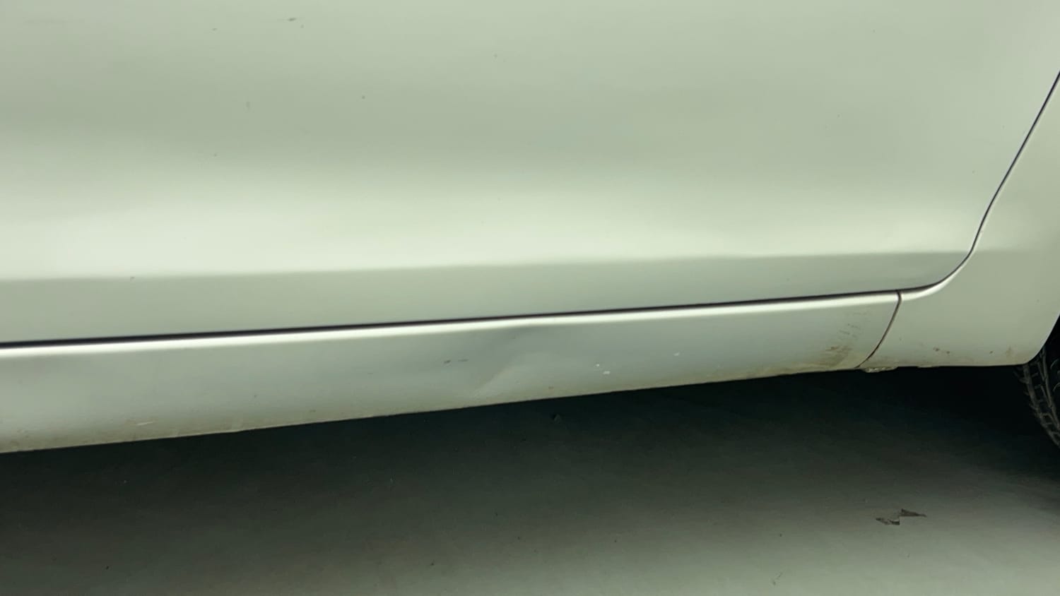 Used 2014 Maruti Suzuki Swift ZXi Petrol Manual dents MINOR DENT
