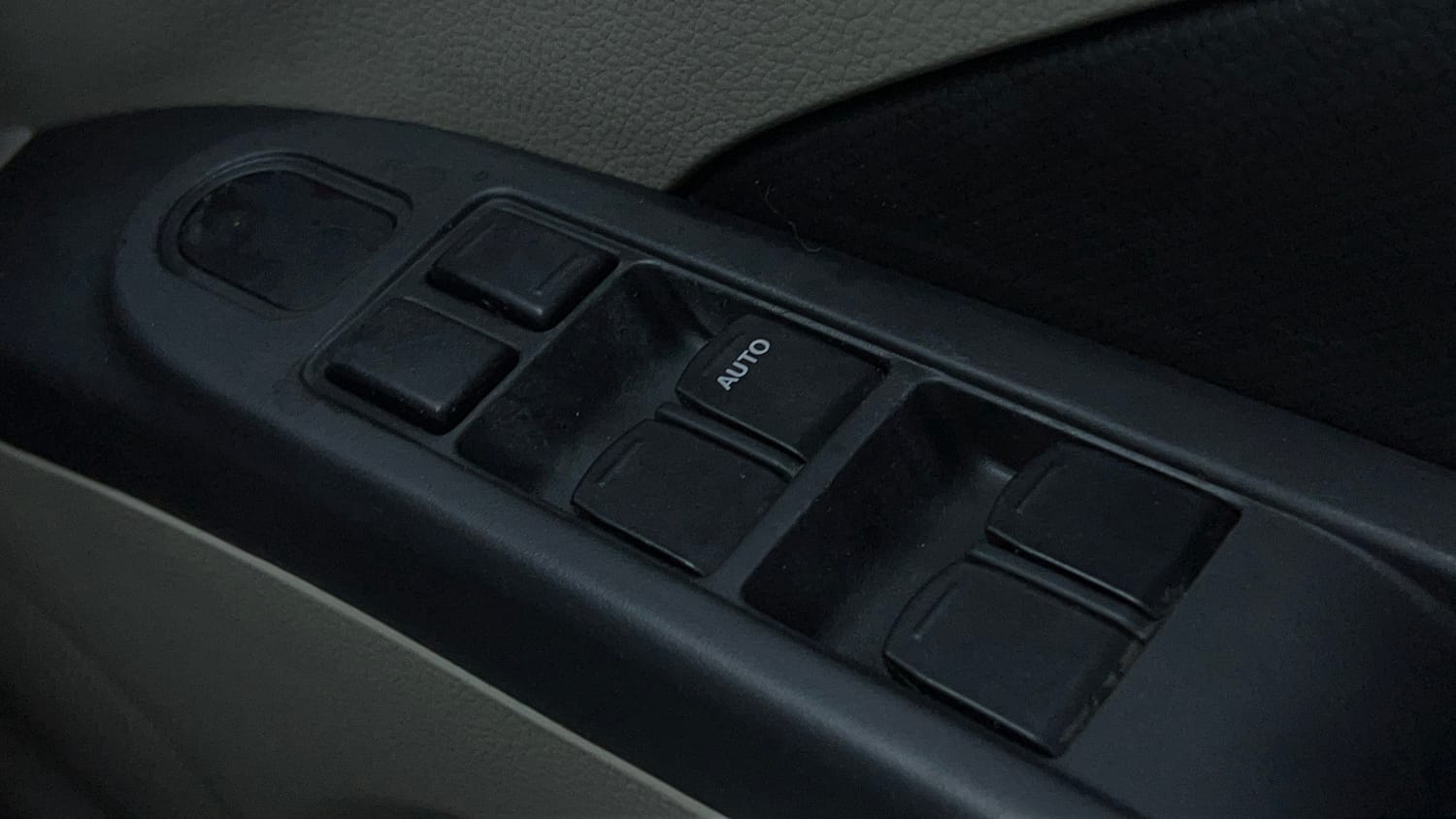 Used 2015 Maruti Suzuki Celerio VXi AMT Petrol Automatic top_features Power windows