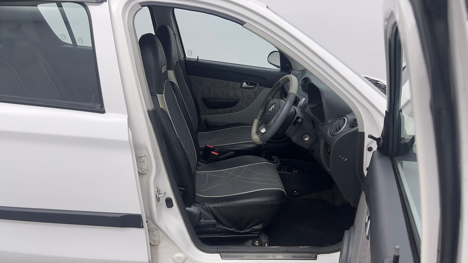 Used 2017 Maruti Suzuki Alto 800 LXi Petrol Manual interior RIGHT SIDE FRONT DOOR CABIN VIEW