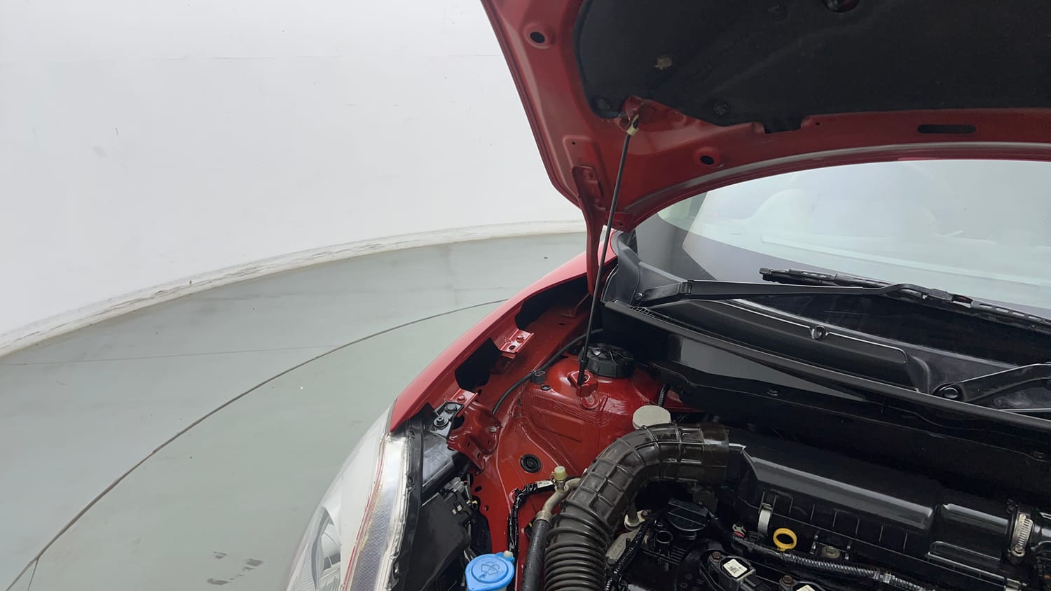 Used 2018 Maruti Suzuki Swift VXi Petrol Manual engine ENGINE RIGHT SIDE HINGE & APRON VIEW