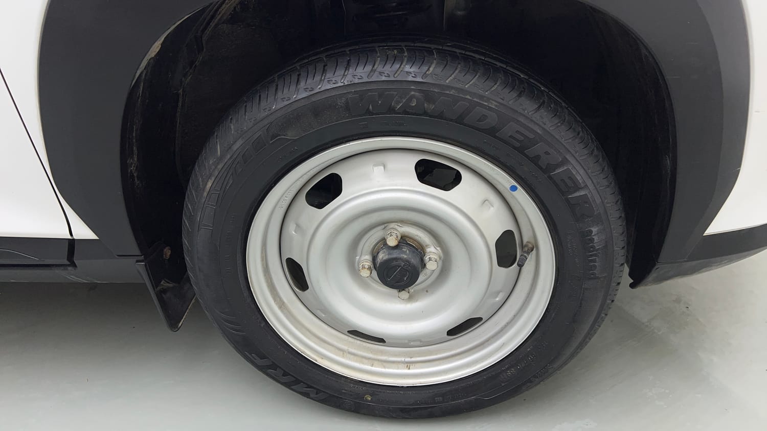 Used 2024 Nissan Magnite XE Petrol Manual tyres RIGHT FRONT TYRE RIM VIEW