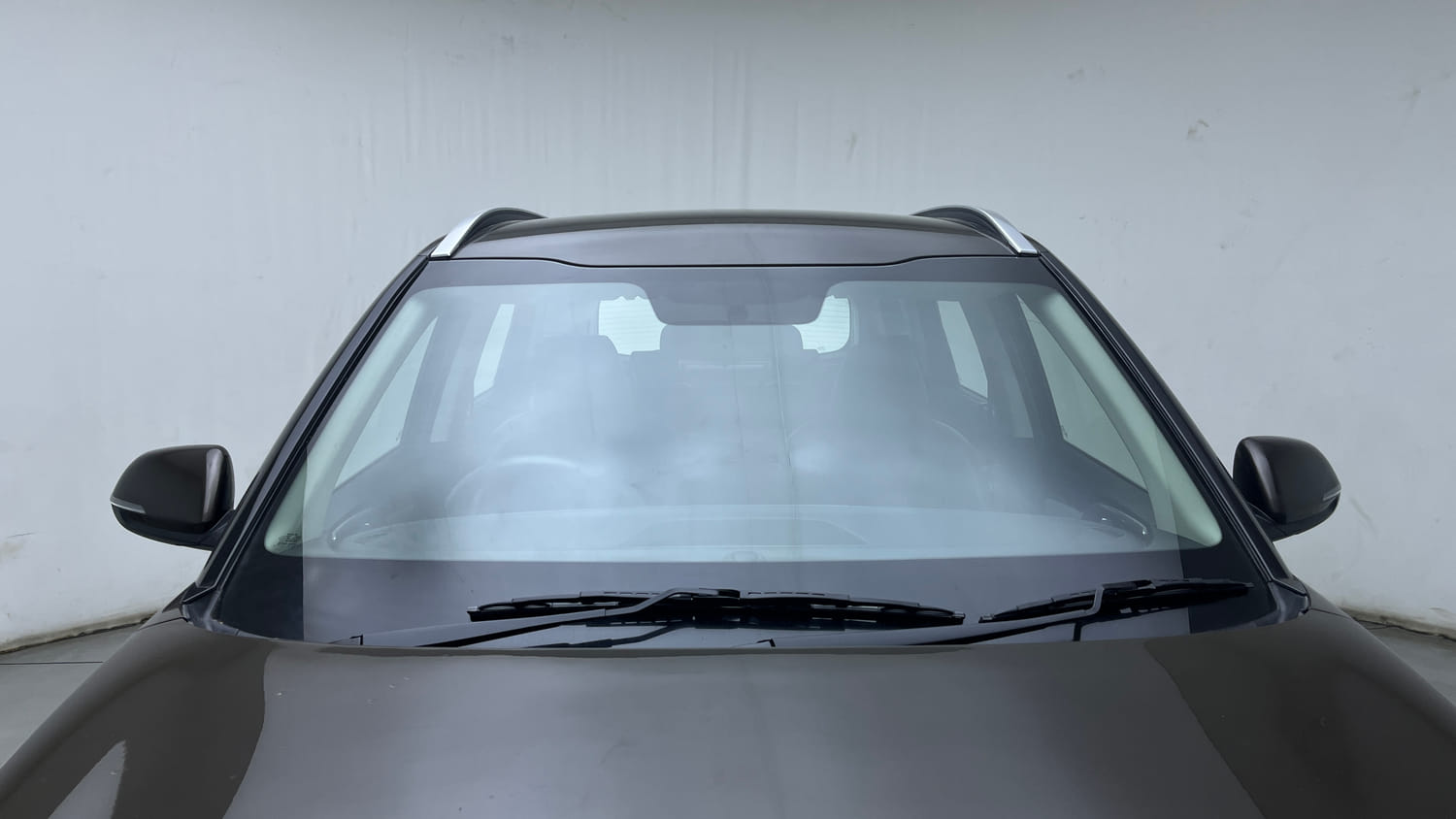 Used 2022 Kia Carens Prestige Plus 1.5 Diesel MT 7 STR Diesel Manual exterior FRONT WINDSHIELD VIEW