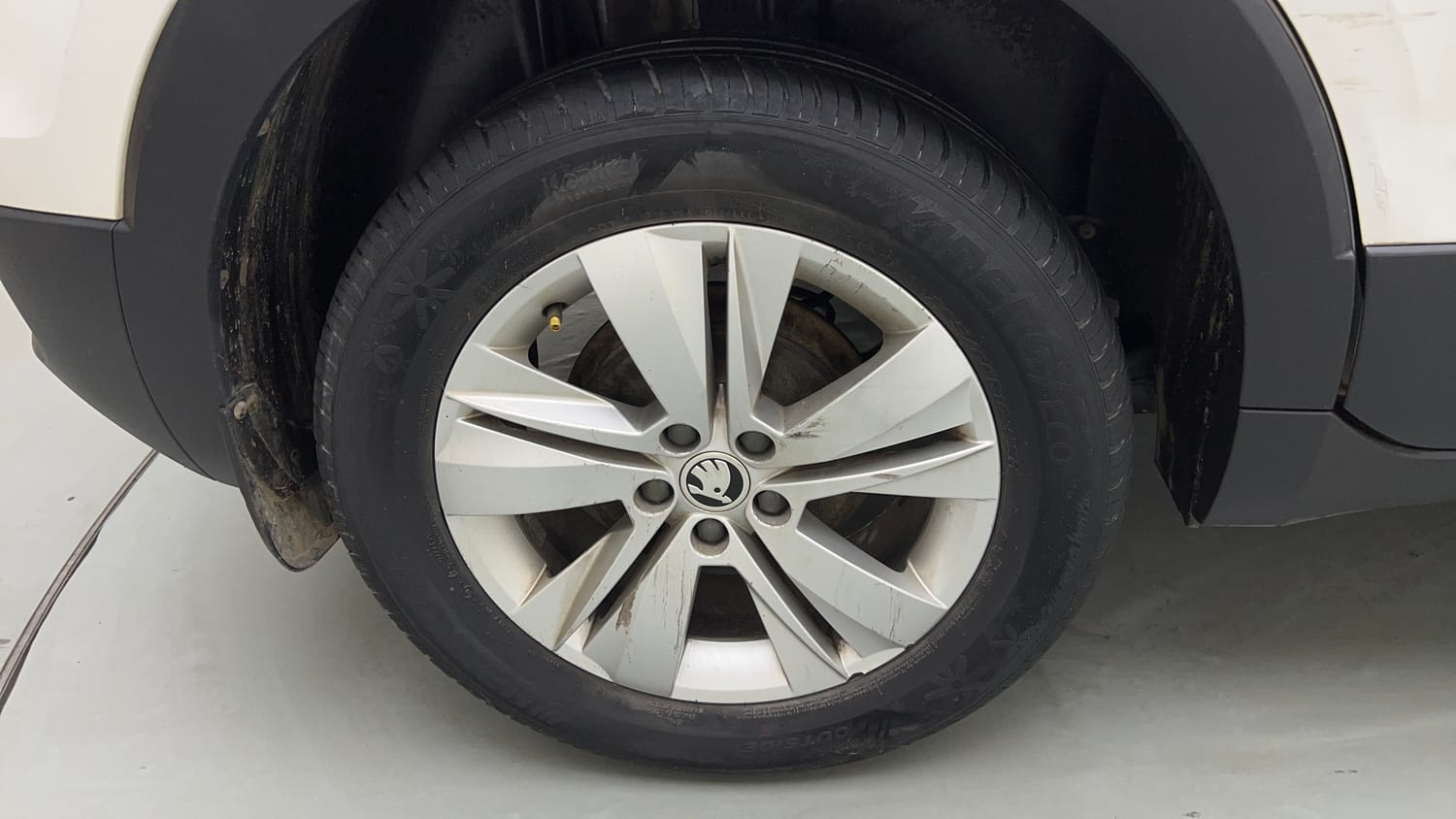 Used 2023 Skoda Kushaq Ambition 1.0L TSI MT Petrol Manual tyres RIGHT REAR TYRE RIM VIEW