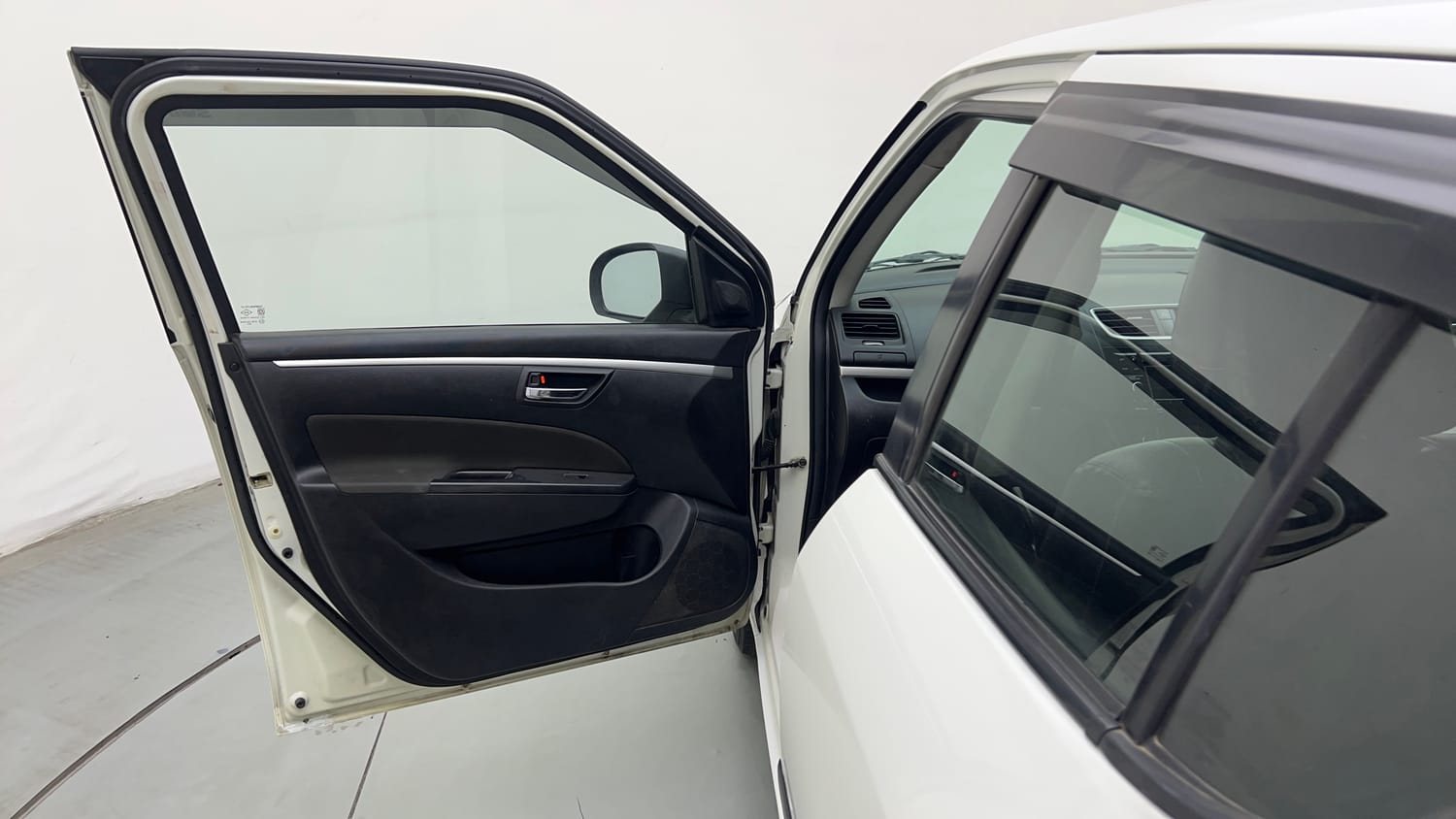 Used 2015 Maruti Suzuki Swift ZXi Petrol Manual interior LEFT FRONT DOOR OPEN VIEW