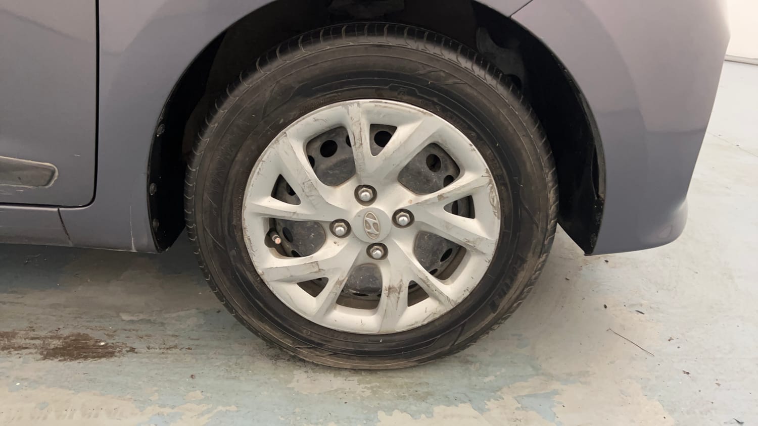 Used 2019 Hyundai Grand i10 Sportz 1.2 Kappa VTVT Petrol Manual tyres RIGHT FRONT TYRE RIM VIEW