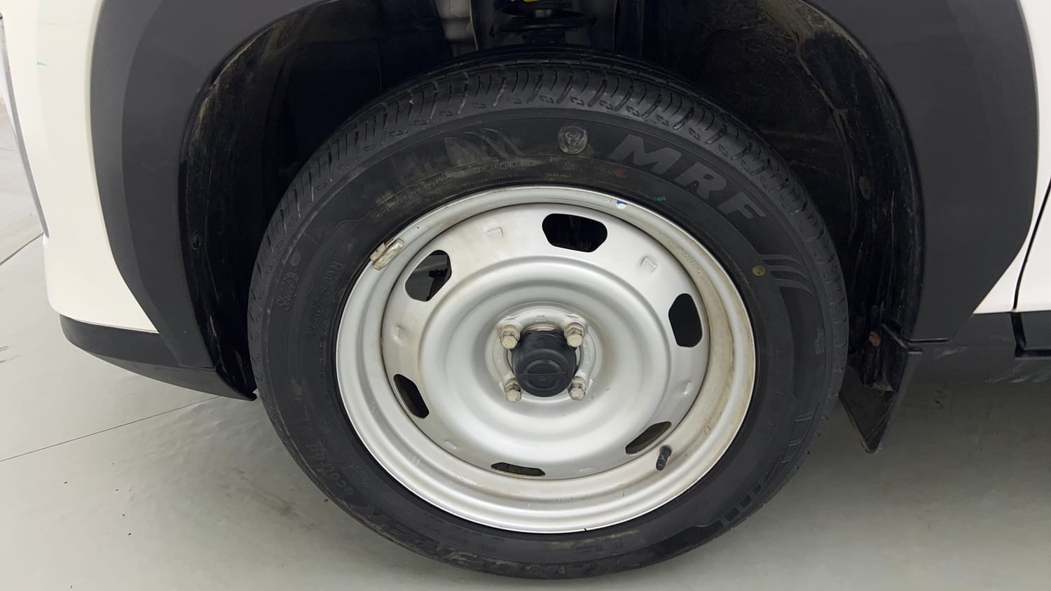 Used 2024 Nissan Magnite XE Petrol Manual tyres LEFT FRONT TYRE RIM VIEW